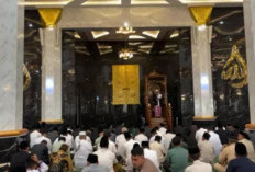 Bupati dan Wabup Ogan Ilir Laksanakan Salat Idul Adha 1446 Hijriah di Masjid Agung An-Nur Tanjung Senai