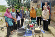UM Palembang Sosialisasikan Teknologi Tepat Guna Industri Kerupuk Singkong di Desa Sumber Agung