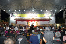 Pererat Silaturahmi Bersama Masyarakat, Polres OKI Hadir Gelar Wayang Kulit