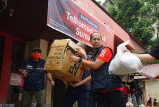 Telkomsel Salurkan Bantuan CSR Logistik untuk Masyarakat Terdampak Banjir di Aceh Utara
