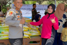 Jajaran Polsek Polres OKI Salurkan Ribuan Kilogram Beras SPHP ke Masyarakat