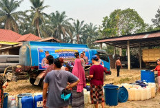 Kekeringan Melanda Muba, Polda Sumsel Salurkan 10.000 Liter Air Bersih ke Warga