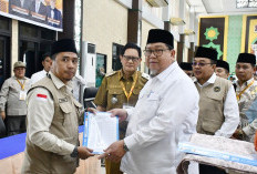 Lepas Kloter 5 Embarkasi Palembang, Anggota Komisi VIII DPR RI Bekali Jemaah Pesan SMS