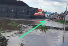 Tongkang Batu Bara Tabrak Rumah Rakit di Kertapati Palembang, Terdengar Suara Teriakan Perempuan 