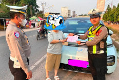 Sembarangan Parkir di Bahu Jalan, Satlantas Polres Ogan Ilir Beri Surat Teguran ke Pelanggar