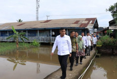 Pondasi Sekolah Miring, Atap Bocor﻿: SDN 200 Dapat Perhatian Sekda Palembang Aprizal