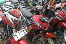 Tembok Parkiran PTC Mall Palembang Tiba-Tiba Roboh, Timpa 8 Motor dan Seorang Jukir Alami Luka 