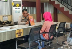 Kendarai Motor Beriringan Malam Hari, Suami di Palembang Dibacok Saat Bantu Istrinya Terjatuh Pelaku Kabur