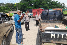 Kapolsek Indralaya Pimpin Langsung Pengaturan Kendaraan yang Menumpuk di SPBU, Antisipasi Kemacetan