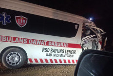 Bawa Pasien, Mobil Ambulans Bayung Lencir Tabrakan dengan Fuso di Jalintim Palembang-Betung