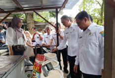 Jelang Idulfitri 1446, Bupati OKI Pantau Harga Kebutuhan Pokok di Pasar Kayuagung