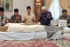  Wali Kota Palembang Ratu Dewa Melayat ke Kediaman Haji Halim, Sampaikan Duka Mendalam