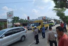 Hendak Mendahului, Motor Vespa Matic Dikendarai Cindy dan Cinta Adu Kambing Tabrak Truk, Seorang Meninggal 