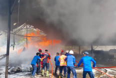 Gudang Penimbunan BBM Ilegal di Gunung Megang Muara Enim Terbakar