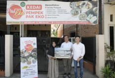 Dukung UMKM Palembang, PTP Nonpetikemas Salurkan Bantuan Alat Produksi ke Pempek Pak Eko