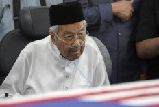 Kesehatan Menurun Ditinggal Istri, Mahathir Mohamad Dilarikan ke RS