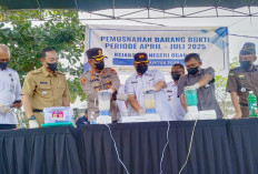 Kejari Ogan Ilir Musnahkan Barang Bukti dari 48 Perkara Sepanjang April-Juli 2025, Ada Narkoba Hingga Senpi
