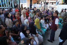 Hadir dengan Rasa Peduli, Ratu Dewa Kunjungi Korban Kebakaran di Lorong Khotib 35 Ilir Palembang