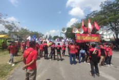 Buruh di Kabupaten OKI Sampaikan Aspirasi di Lapangan TSE Kayuagung