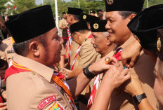 Bupati Muara Enim H Edison Raih Penghargaan Pancawarsa III dari Gubernur Sumsel di Hari Pramuka ke-64