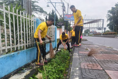 Wujudkan Lingkungan Bersih dan Sehat, Polres OKI dan Jajaran Gelar Jumat Bersih di Sejumlah Lokasi