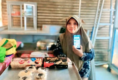 Bangkit dari Keterbatasan, Usaha Kue Tantiningsih Mampu Topang Ekonomi Keluarga Berkat Sinergi Holding UMi