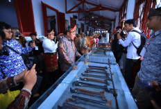 Gubernur Herman Deru Dampingi Fadli Zon Buka Pameran Perangko Pendiri Bangsa di Palembang