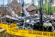Ditinggal Pergi Pemiliknya, Satu Unit Rumah Semi Permanen di Plaju Palembang Rata dengan Tanah 