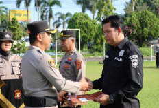 Polres Ogan Ilir Lakukan Upacara Pemberian Penghargaan kepada Personel yang Berprestasi