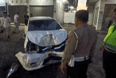  Hilang Kendali Honda Brio Hantam Salon di Jalan Dr M Isa Palembang, Pengendara Tewas di Tempat