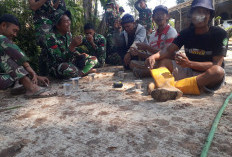 Luangkan Waktu Bersama Warga Cukil, Satgas TMMD Kodim 0714/Salatiga Bangun Kedekatan Lewat Obrolan Santai