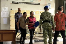 Kenakan Rompi dengan Tangan Diborgol, Febrie Adriansyah Diperiksa Tim 9 di Kejagung