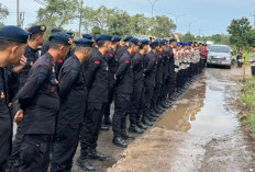 Polda Sumsel Kerahkan 106 Personel Perbaiki Jalan Mudik dari Palembang hingga Muratara