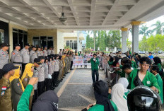 Aksi Damai Mahasiswa dan OKP di DPRD OKI, Polres OKI Kawal hingga Kondusif