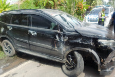 Hindari Jalan Rusak, Rush Putih Tabrak Rush Hitam