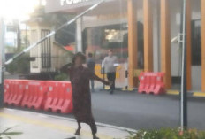 Tegang! Pewarta di Polrestabes Palembang Kocar-kacir, Mendadak Dikejar Wanita Membawa Batu 