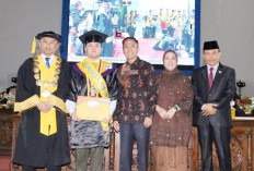 Hadiri Wisuda Putra Ketiga di Unsri Indralaya Ogan Ilir, Ratu Dewa Siap Dukung Cita-Cita Sang Anak