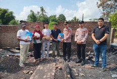 Peduli Korban Kebakaran di Wilayahnya, Kapolsek Indralaya Ogan Ilir Serahkan Langsung Santunan