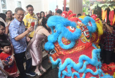 Barongsai Warnai Open House Zewwy Salim dan Tjik Harun, Saat Perayaan Imlek 2577
