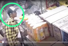 Aksi Pencurian Pria di Palembang Ini Terekam Kamera CCTV Warung, Celana Jeans Penuh Isi Rokok 