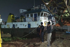 Ditpolairud Gagalkan Penyelundupan 21 Ton Solar Ilegal di Sungai Musi, Lima Pelaku dan Tiga Tugboat Diamankan