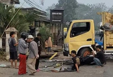 Sopir Mengantuk, Truk Tabrak Truk di Jalintim Palembang-Betung