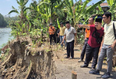 Longsor di Desa Ulak Bandung Parah, Dinas PUPR-BPBD Turunkan Excavator