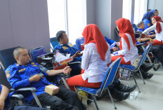 Tinjau Donor Darah di Damkar Palembang, Dewi Sastrani Ratu Dewa Apresiasi Kepedulian Petugas