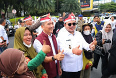 Sambut 17 Agustus, Ratu Dewa Bagi-bagi 3 Ribu Bendera Merah Putih 