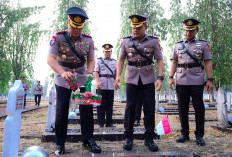 HUT Lalu Lintas ke-71, Dirlantas Polda Sumsel Pimpin Tabur Bunga di TMP Siguntang Palembang