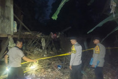 Lapuk di Makan Usia, Rumah Warga di Desa Kelampaian Ogan Ilir Ambruk, Korban Mengungsi di Masjid