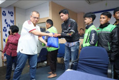 Ditlantas Polda Sumsel Gelar Nobar Piala Dunia 2026 dan Bagikan Sembako kepada Pengemudi Ojol di Palembang