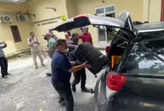  7 Jam KPK Geledah Kantor PUPR OKU, Bawa 4 Koper Besar Barang Bukti 