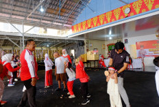 Semarak HUT Ke-81 RI, Polres OKI Gelar Jalan Santai dan Beragam Lomba Tradisional